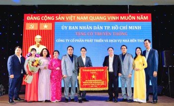 Benthanh House vinh dự đón nhận Cờ truyền thống từ UBND TP.HCM – Biểu tượng của niềm tin và khát vọng phát triển bền vững